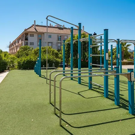 Soleado Paraíso Familiar: Golf, Playa Y Desayuno Incluido San Luis de Sabinillas